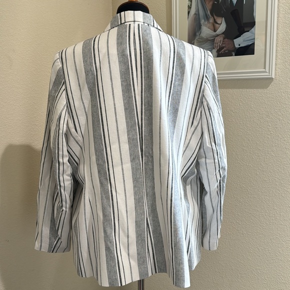 Calvin Klein Linen Blazer - Picture 2 of 4